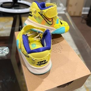 Kyrie 7 Kids size 6c